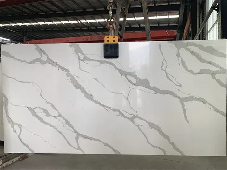 Valge kvarts hallide soontega